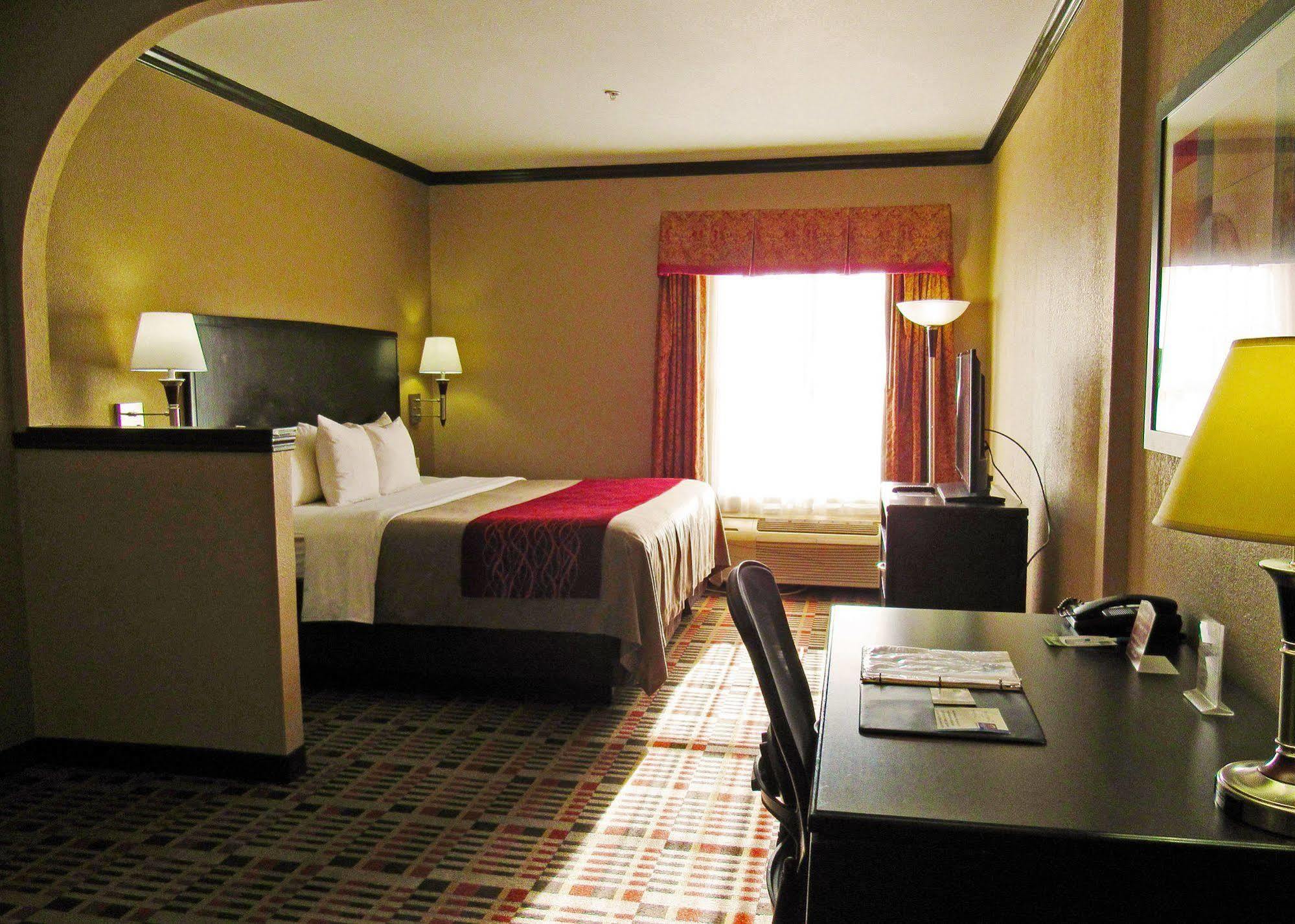 Quality Inn & Suites Lubbock Exterior foto